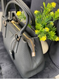 Жіноча базова сумка для роботи з еко-шкіри чорного кольору 32267