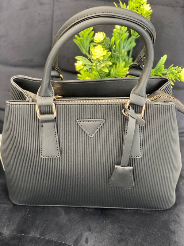 Жіноча базова сумка для роботи з еко-шкіри чорного кольору 32267