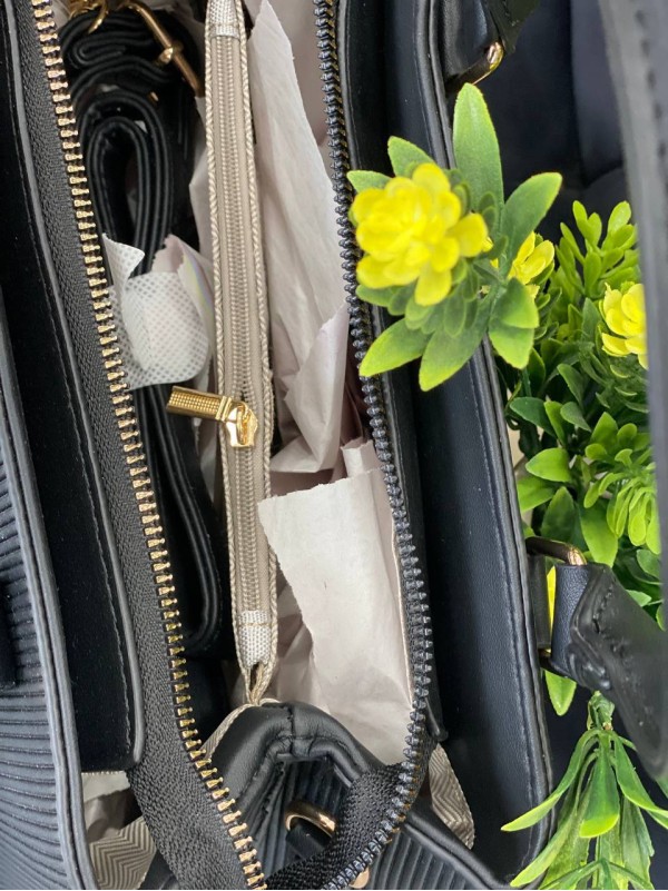 Жіноча базова сумка для роботи з еко-шкіри чорного кольору 32267