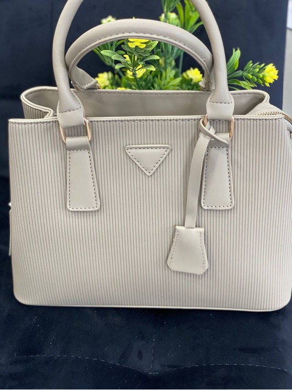 Жіноча базова сумка для роботи з еко-шкіри бежевого кольору 32269