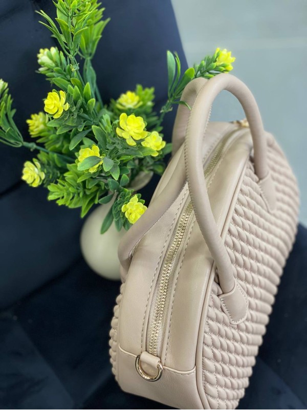 Жіноча сумка крос-боді з еко-шкіри бежевого кольору 32275