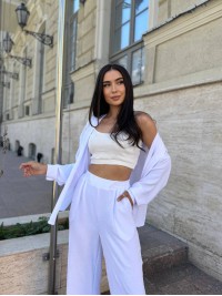 Жіночий легкий прогулянковий костюм молочного кольору 32279