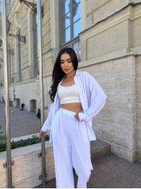 Жіночий легкий прогулянковий костюм молочного кольору 32279