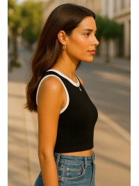 Базовий жіночий кроп-топ у рубчик чорного кольору 32306