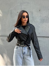 Жіноча косуха з еко-шкіри на підкладці чорного кольору 32310