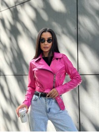 Жіноча косуха з еко-шкіри на підкладці малинового кольору 32311