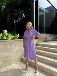 Легка сукня на запах із поясом лавандового кольору 32329