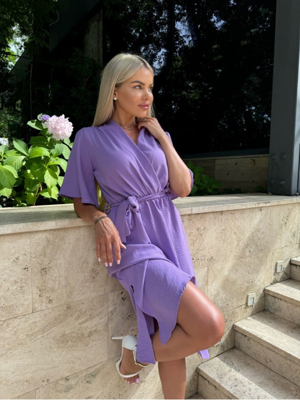 Легка сукня на запах із поясом лавандового кольору 32329