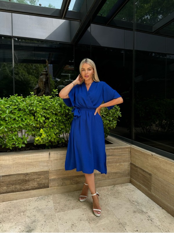 Легка сукня на запах із поясом темно-синього кольору 32332