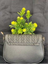 Жіноча сумка крос-боді на кнопцi з еко-шкіри чорного кольору 32355