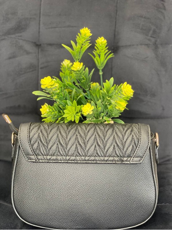 Жіноча сумка крос-боді на кнопцi з еко-шкіри чорного кольору 32355