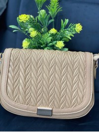 Жіноча сумка крос-боді на кнопцi з еко-шкіри кавового кольору 32357