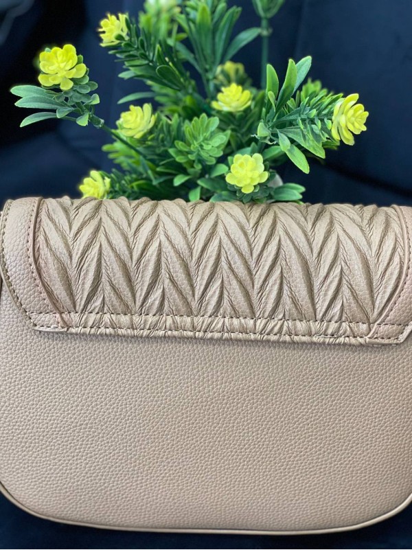 Жіноча сумка крос-боді на кнопцi з еко-шкіри кавового кольору 32357