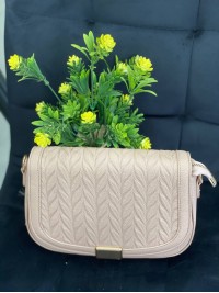 Жіноча сумка крос-боді на кнопцi з еко-шкіри пудрового кольору 32359