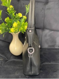 Жіноча сумка-багет з пористої еко-шкіри чорного кольору 32369