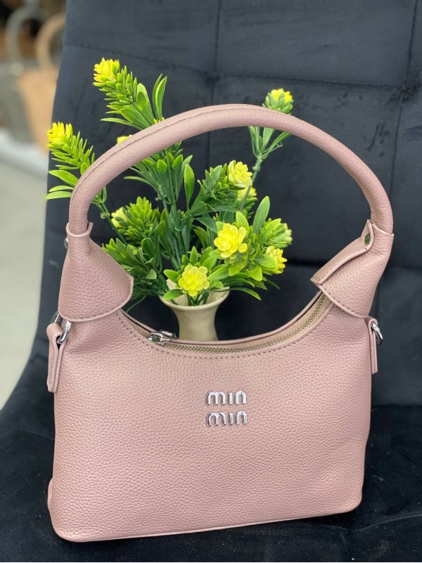 Жіноча сумка-багет з пористої еко-шкіри пудрового кольору 32370