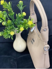 Жіноча сумка-багет з пористої еко-шкіри бежевого кольору 32372