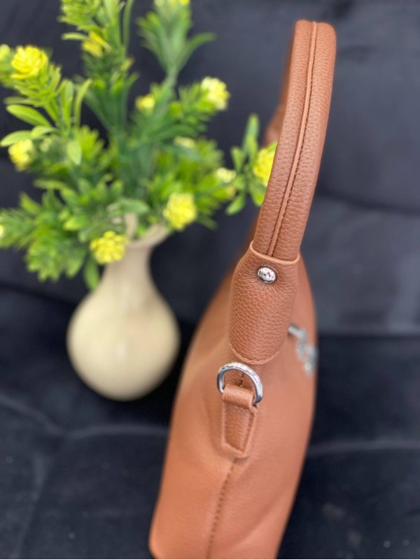 Жіноча сумка-багет з пористої еко-шкіри коричневого кольору 32373