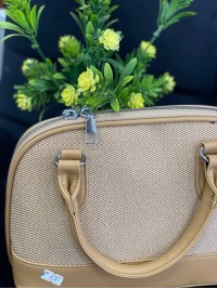 Жіноча маленька комбінована сумка з еко-шкіри коричневого кольору 32374