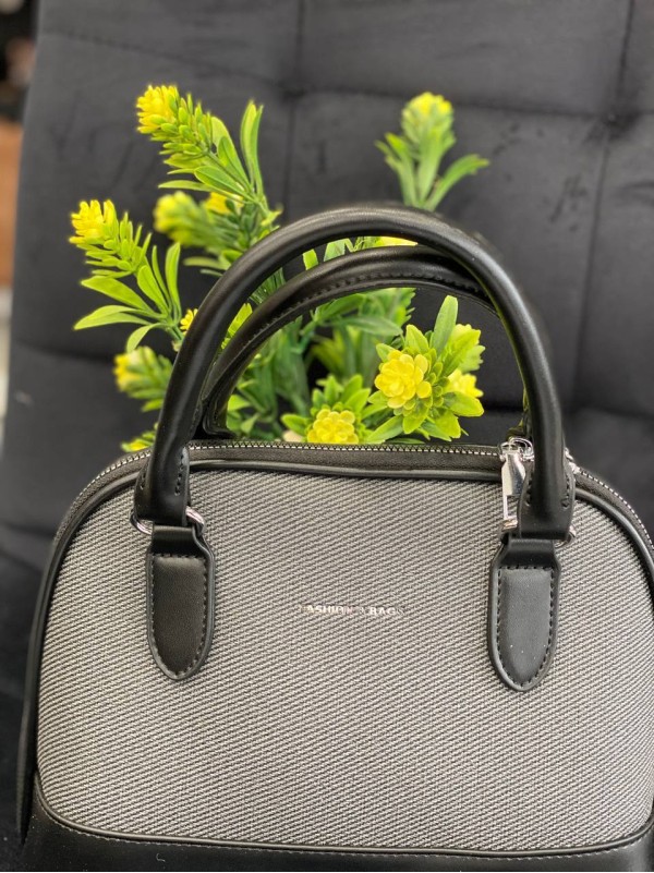 Жіноча маленька комбінована сумка з еко-шкіри чорного кольору 32375