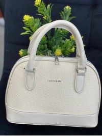 Жіноча маленька комбінована сумка з еко-шкіри молочного кольору 32377