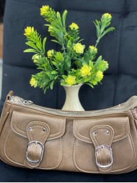 Жіноча брутальна сумка с карманами з еко-шкіри кавового кольору 32379