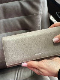 Жіночий гаманець з пористої еко-шкіри бежевого кольору 32384