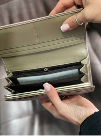 Жіночий гаманець з пористої еко-шкіри бежевого кольору 32384