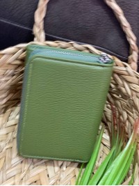 Жіночий компактний гаманець із пористої еко-шкіри зеленого кольору 32389
