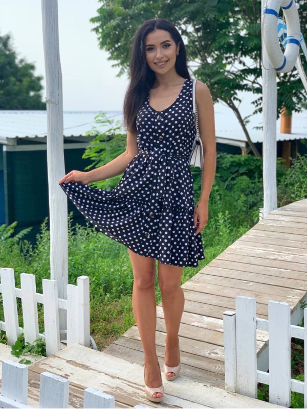 Легка сукня міні в горох чорного кольору 32400