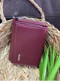 Жіночий компактний гаманець із пористої еко-шкіри бордового кольору 32418