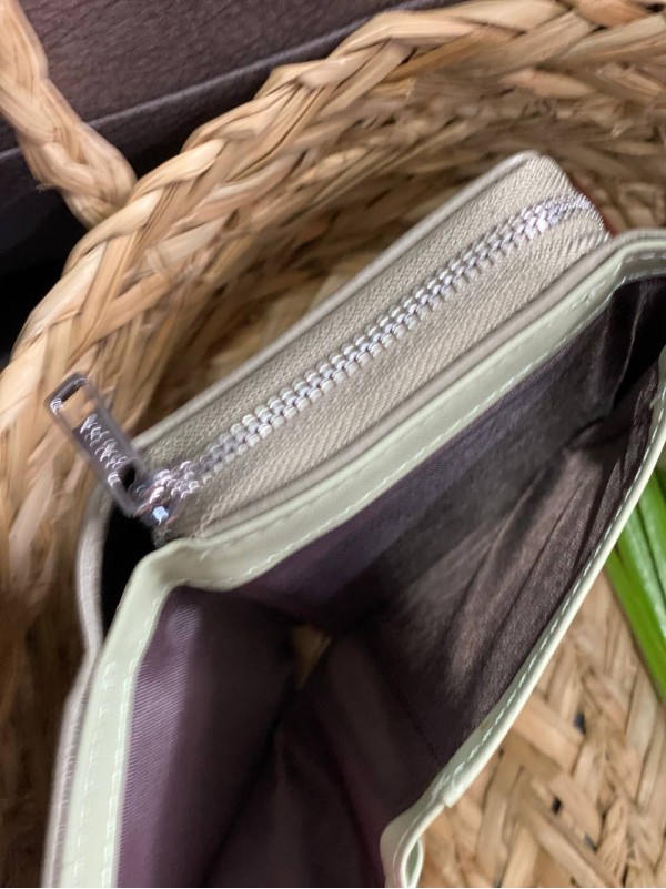 Жіночий маленький гаманець із пористої еко-шкіри графiтового кольору 32419