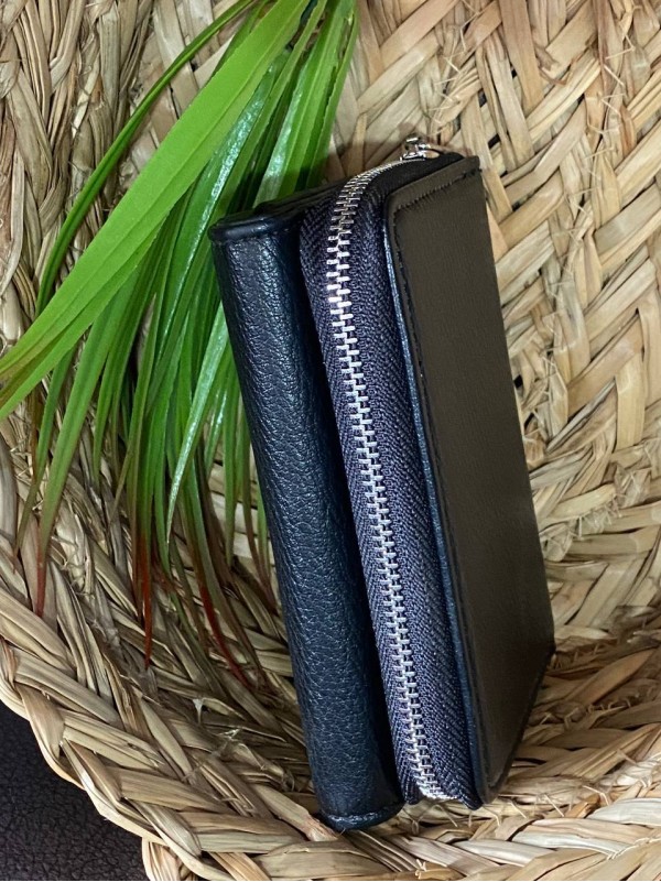 Жіночий компактний гаманець із пористої еко-шкіри чорного кольору 32420