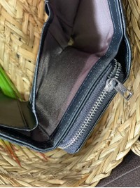 Жіночий компактний гаманець із пористої еко-шкіри чорного кольору 32420