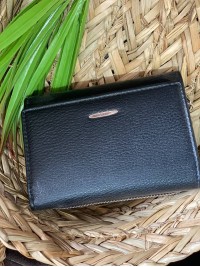 Жіночий компактний гаманець із пористої еко-шкіри чорного кольору 32420