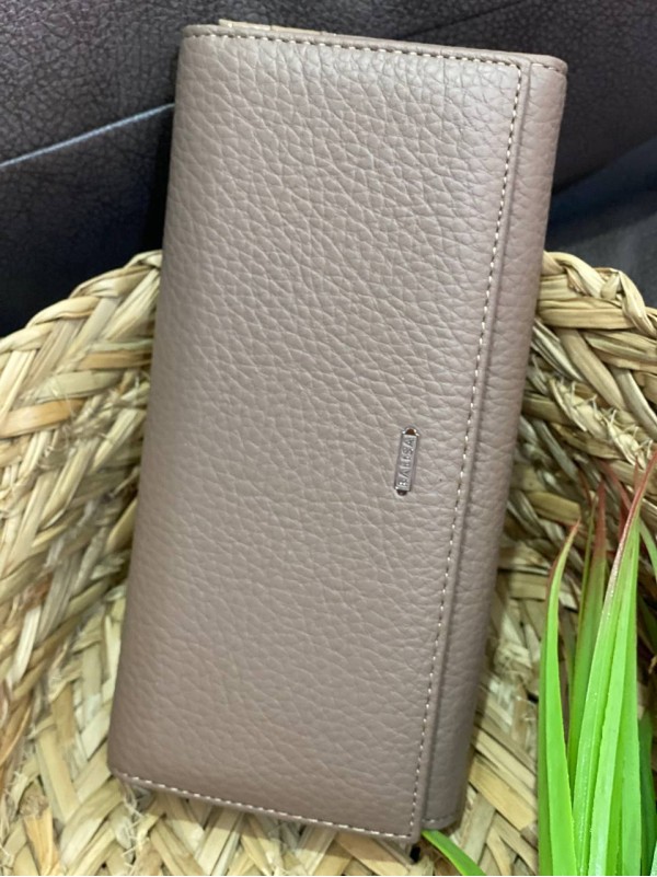 Жіночий гаманець з гладкою еко-шкіри бежевого кольору 32483