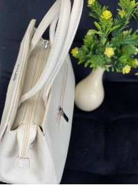 Жіноча компактна сумка з еко-шкіри бiлого кольору 32492