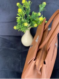 Жіноча компактна сумка з еко-шкіри коричневого кольору 32494