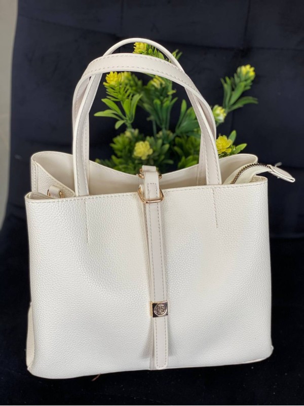 Жіноча брутальна сумка шопер із еко-шкіри молочного кольору 32499