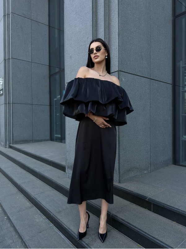 Повітряний жіночий топ із воланами чорного кольору 32502