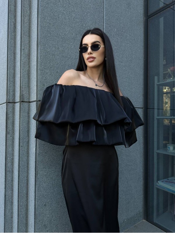 Повітряний жіночий топ із воланами чорного кольору 32502