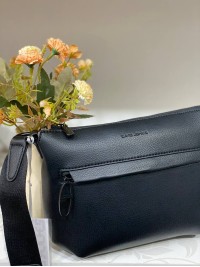 Жіноча базова сумка через плече з еко-шкіри чорного кольору 32514