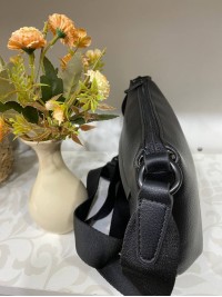 Жіноча базова сумка через плече з еко-шкіри чорного кольору 32514