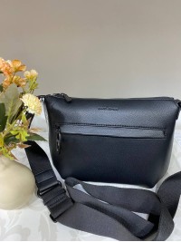 Жіноча базова сумка через плече з еко-шкіри чорного кольору 32514