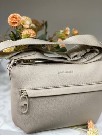 Жіноча базова сумка через плече з еко-шкіри бежевого кольору 32516