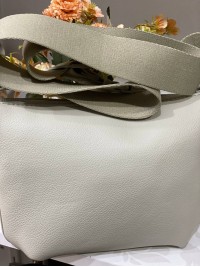 Жіноча базова сумка через плече з еко-шкіри оливкового кольору 32518