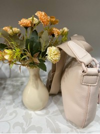 Жіноча базова сумка через плече з еко-шкіри пудрового кольору 32519