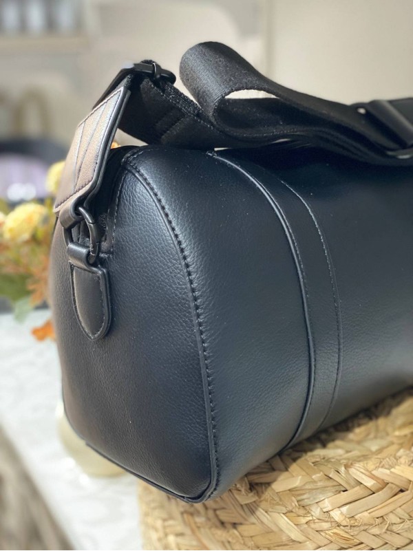 Жіноча містка сумка через плече з еко-шкіри чорного кольору 32520