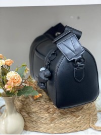 Жіноча містка сумка через плече з еко-шкіри чорного кольору 32520