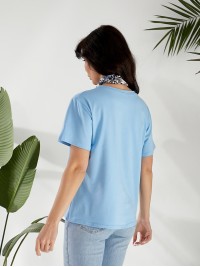 Базова жіноча футболка з малюнком блакитного кольору 32522